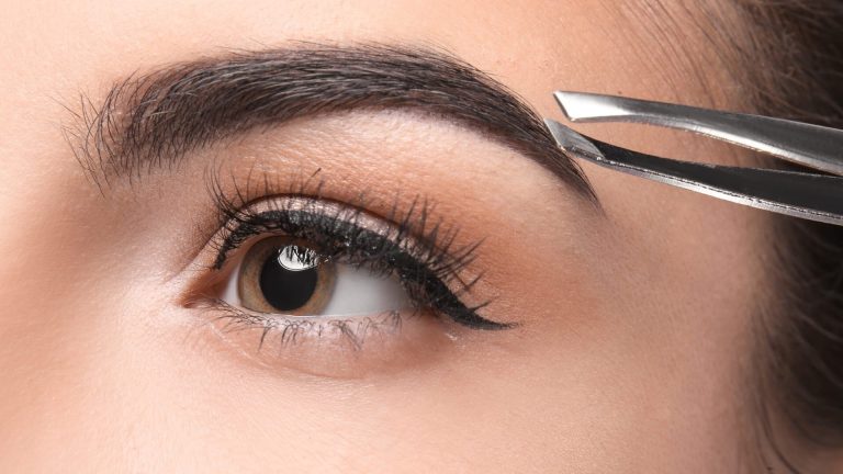 Frame Your Face: A Guide to Grooming Your Eyebrows